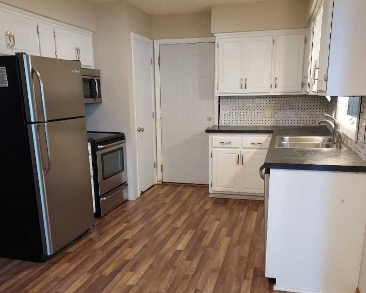 1353 State St - Photo 3 of 15