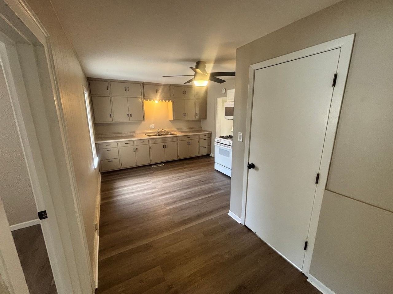 829 Division St - Photo 5 of 14