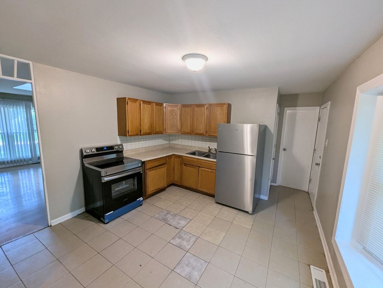 1336 Columbus Dr - Photo 2 of 18