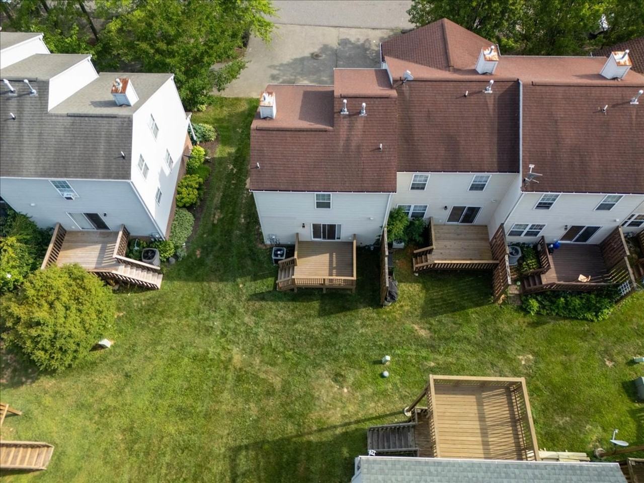 385 Silver Leaf Dr - Photo 2 of 20