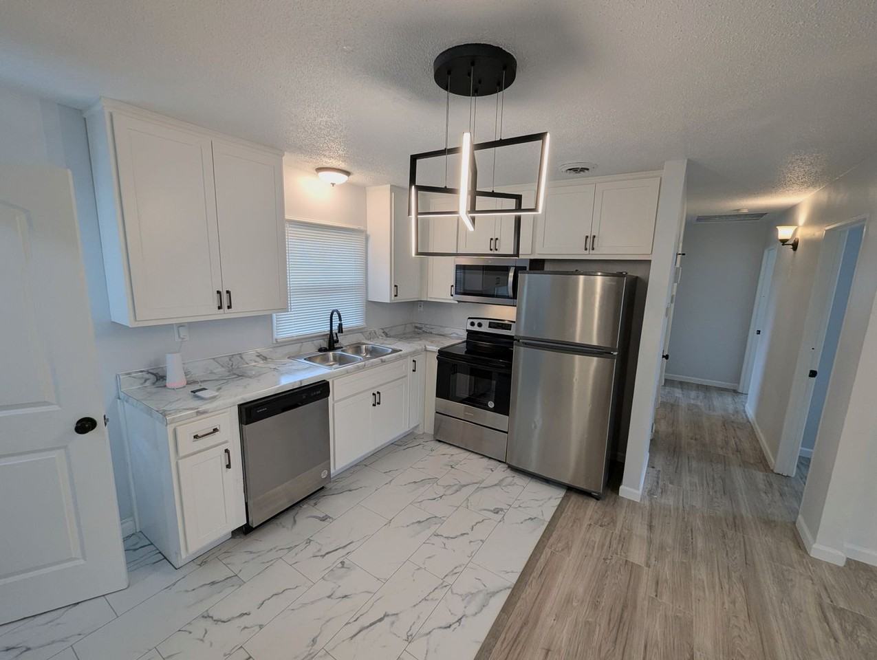 6109 Evergreen Blvd - Photo 3 of 18