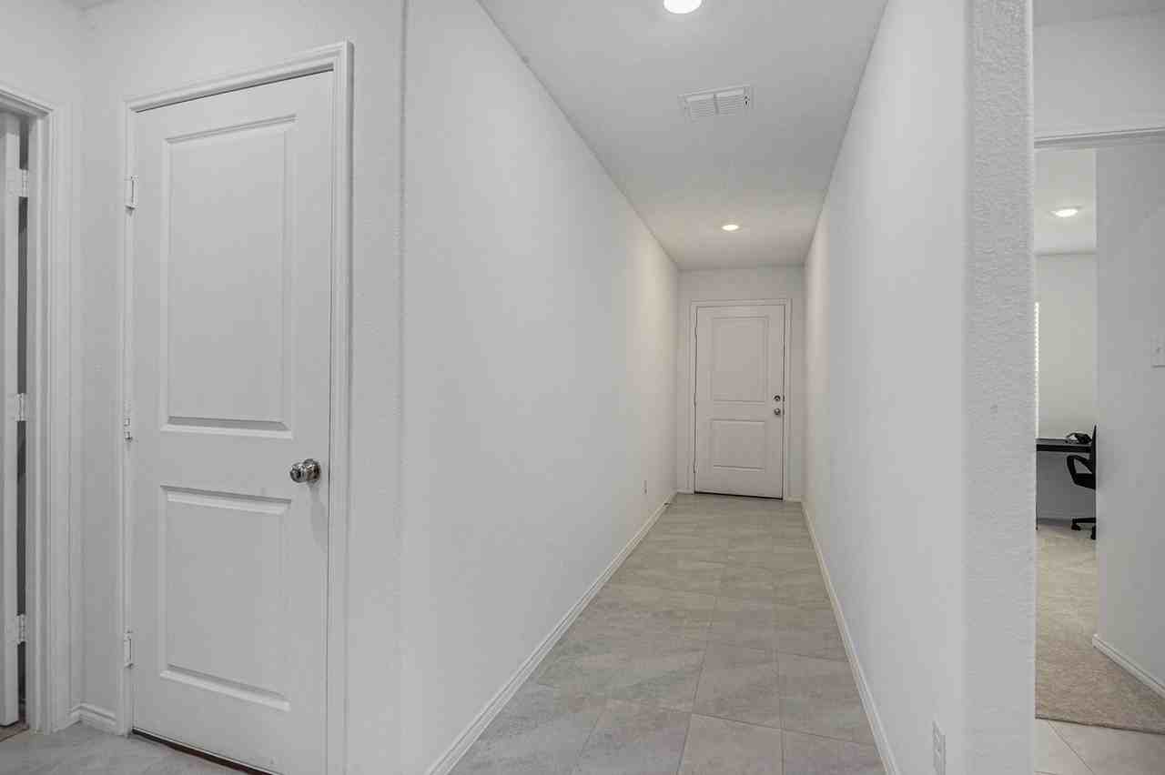 2917 Questa St - Photo 2 of 24