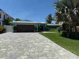 featured image of 24 Pelican St E