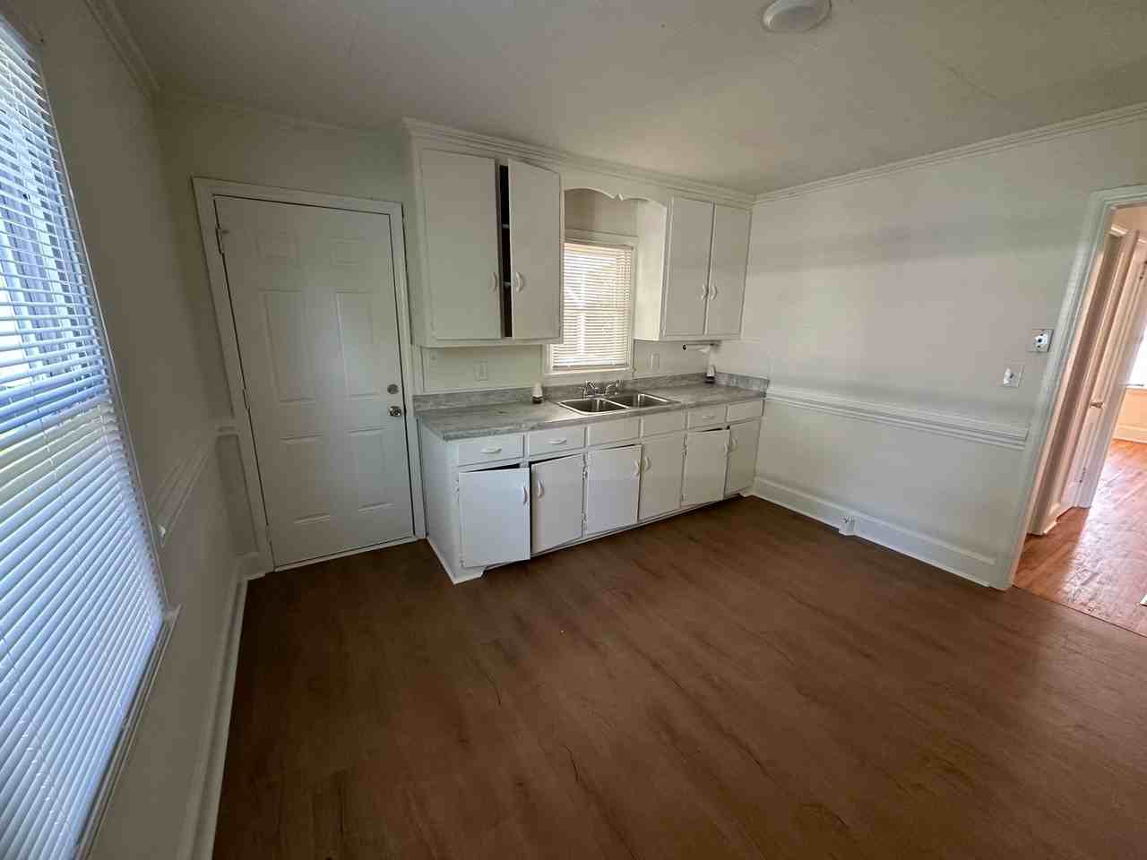 610 Engleside St - Photo 6 of 11