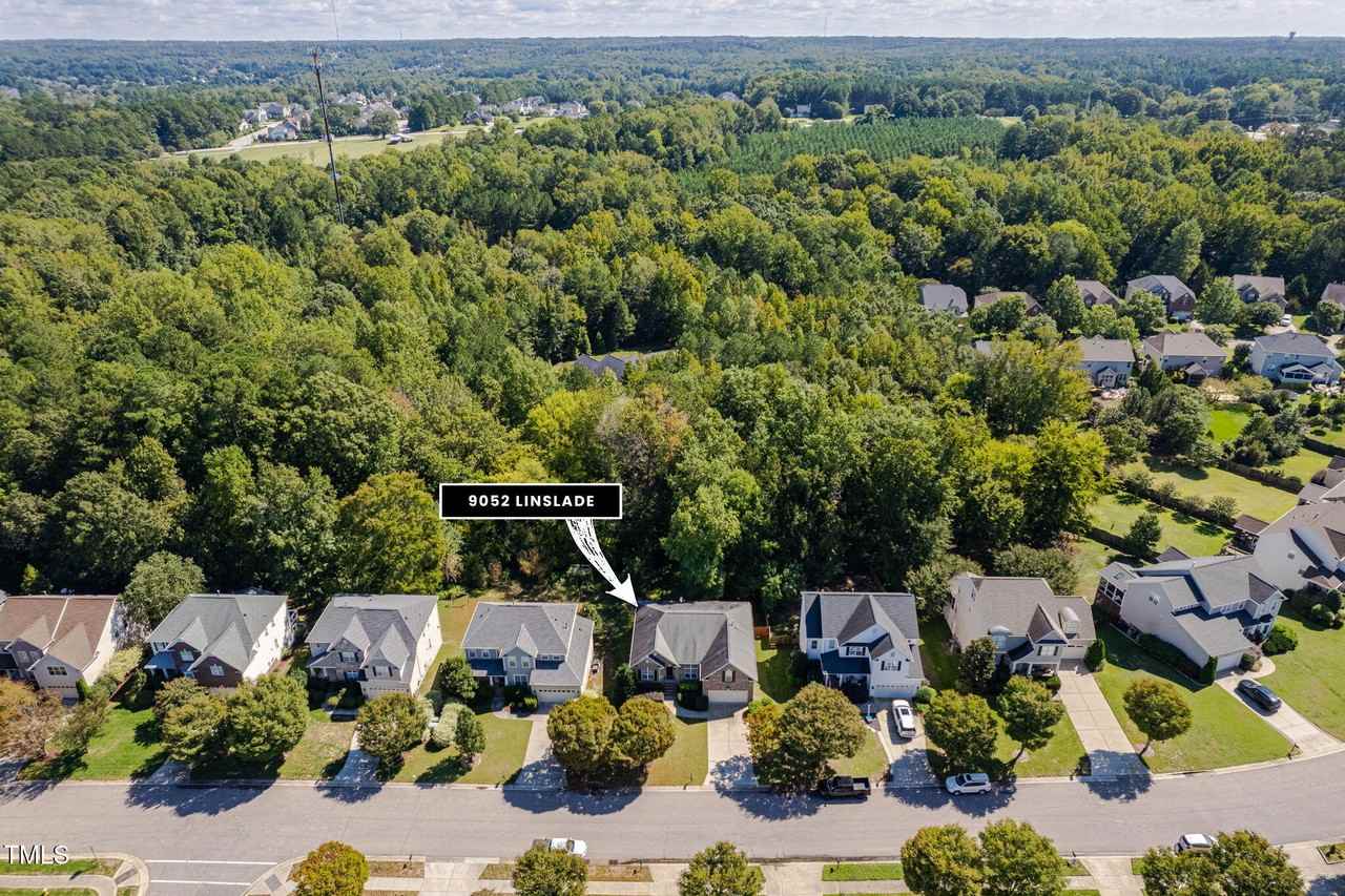 9052 Linslade Way - Photo 2 of 32