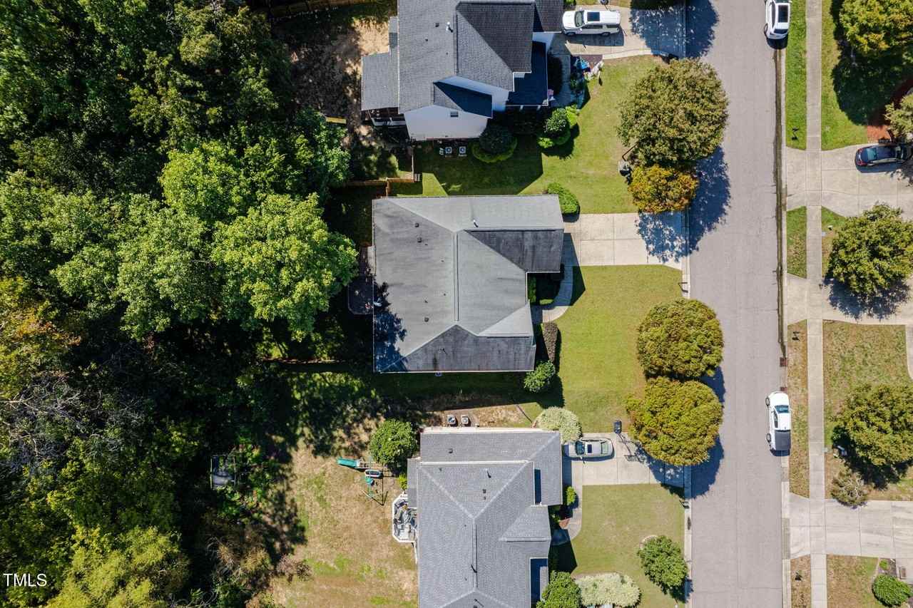 9052 Linslade Way - Photo 3 of 32