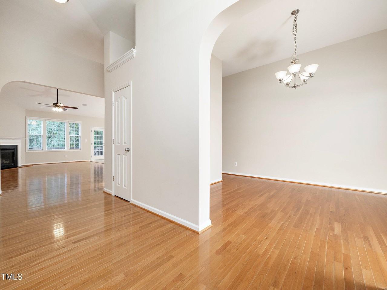 9052 Linslade Way - Photo 5 of 32