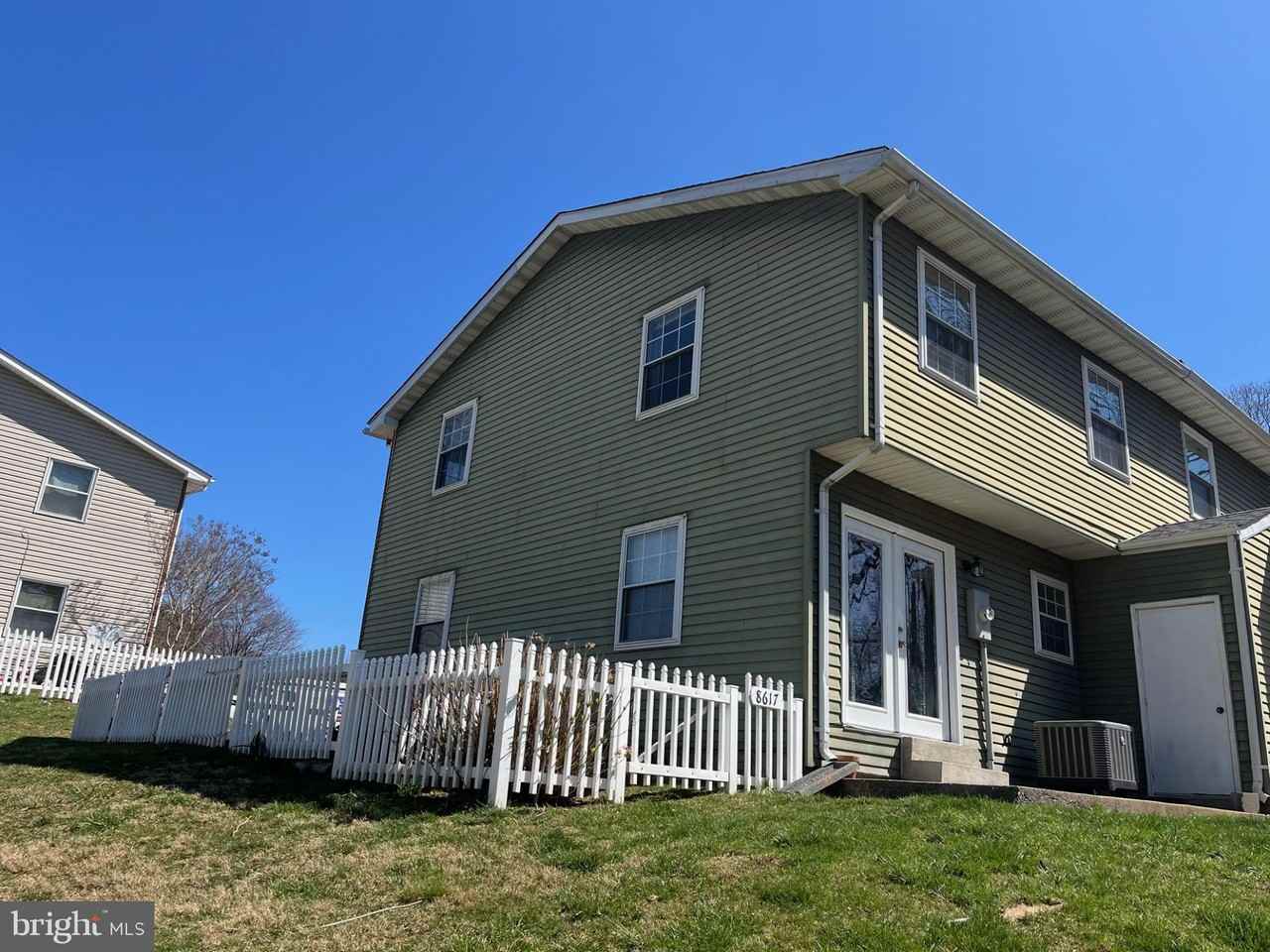 8617 Colston Ct - Photo 3 of 16