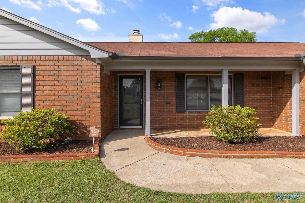 1011 Sandy Springs Rd Nw - Photo 2 of 39