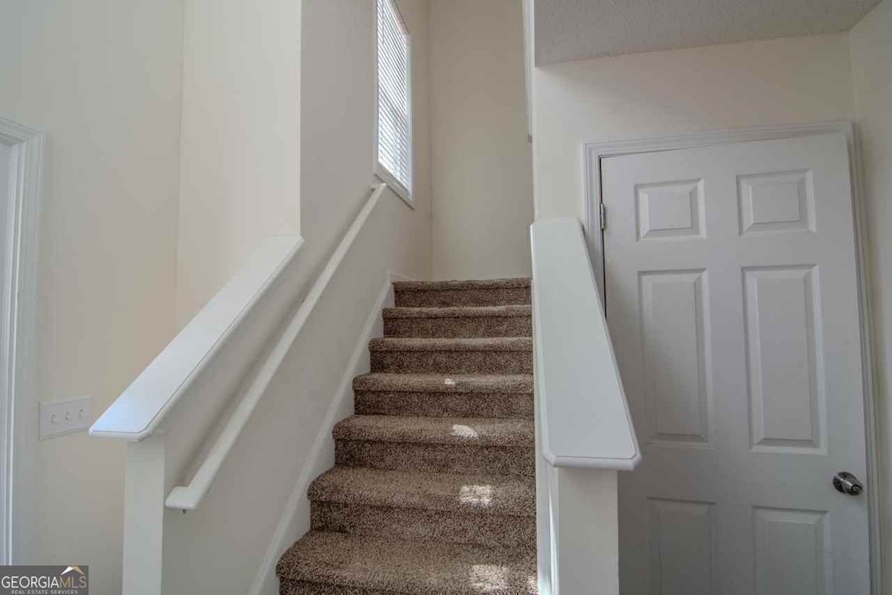 28 Greystone Rdg - Photo 5 of 32