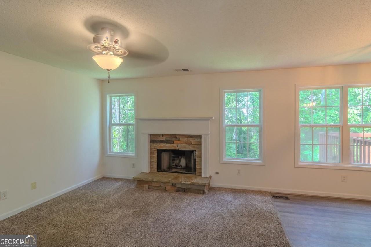 28 Greystone Rdg - Photo 7 of 32