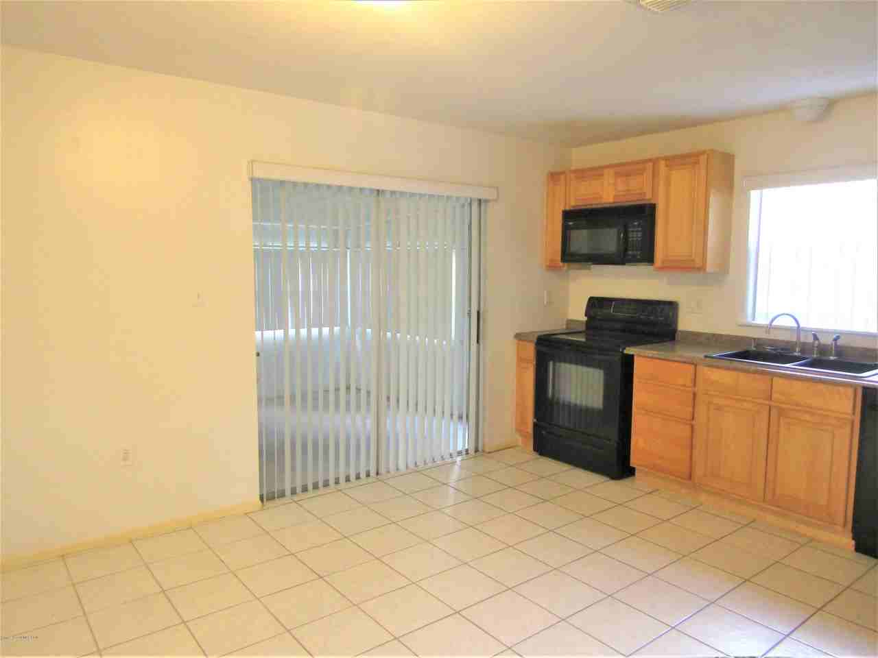 438 Count St - Photo 3 of 12