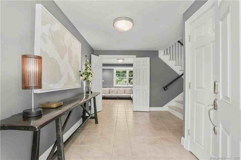 220 Burr St - Photo 3 of 34