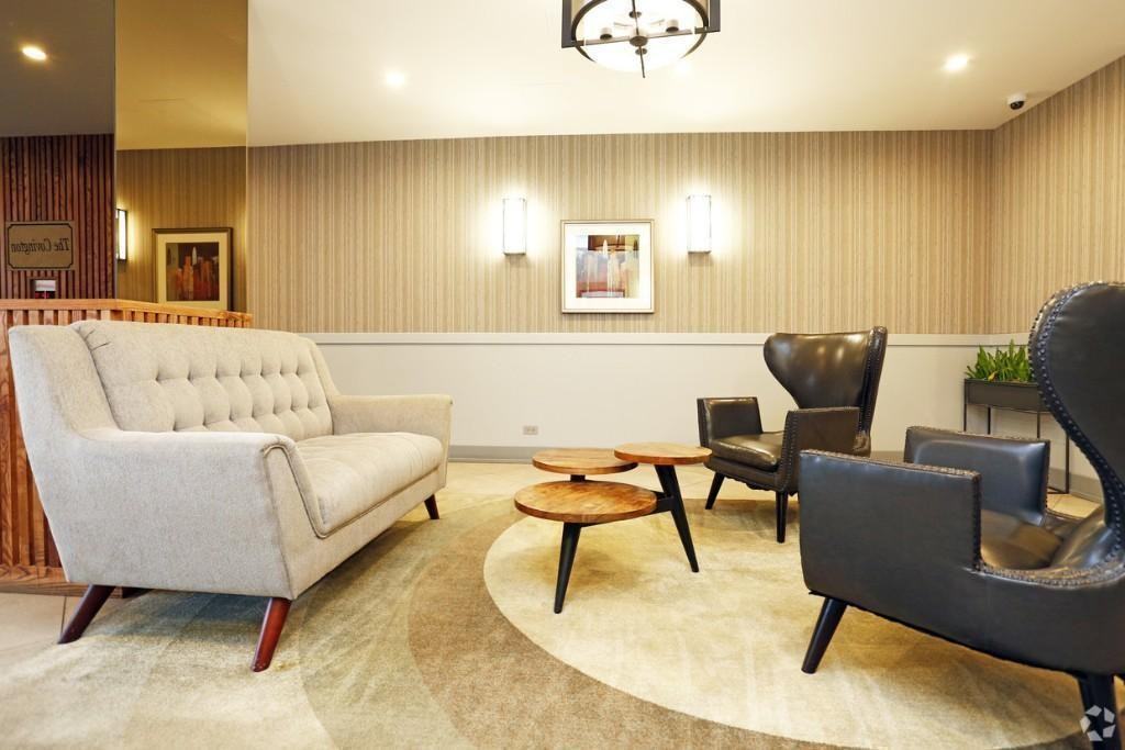 4006 N Clarendon Ave #406 - Photo 2 of 8