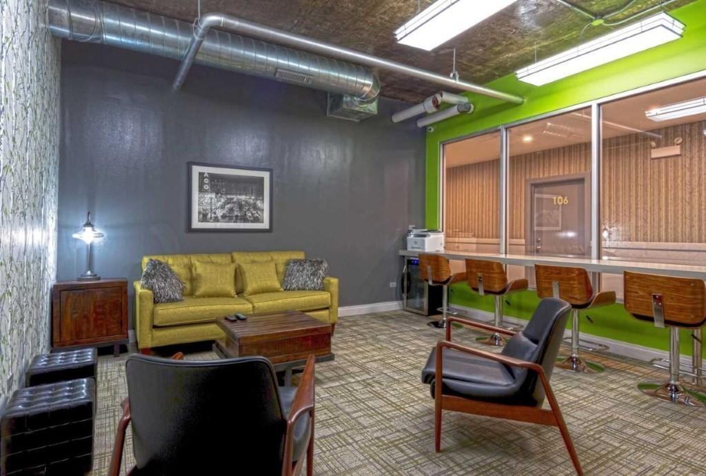 4006 N Clarendon Ave #406 - Photo 3 of 8