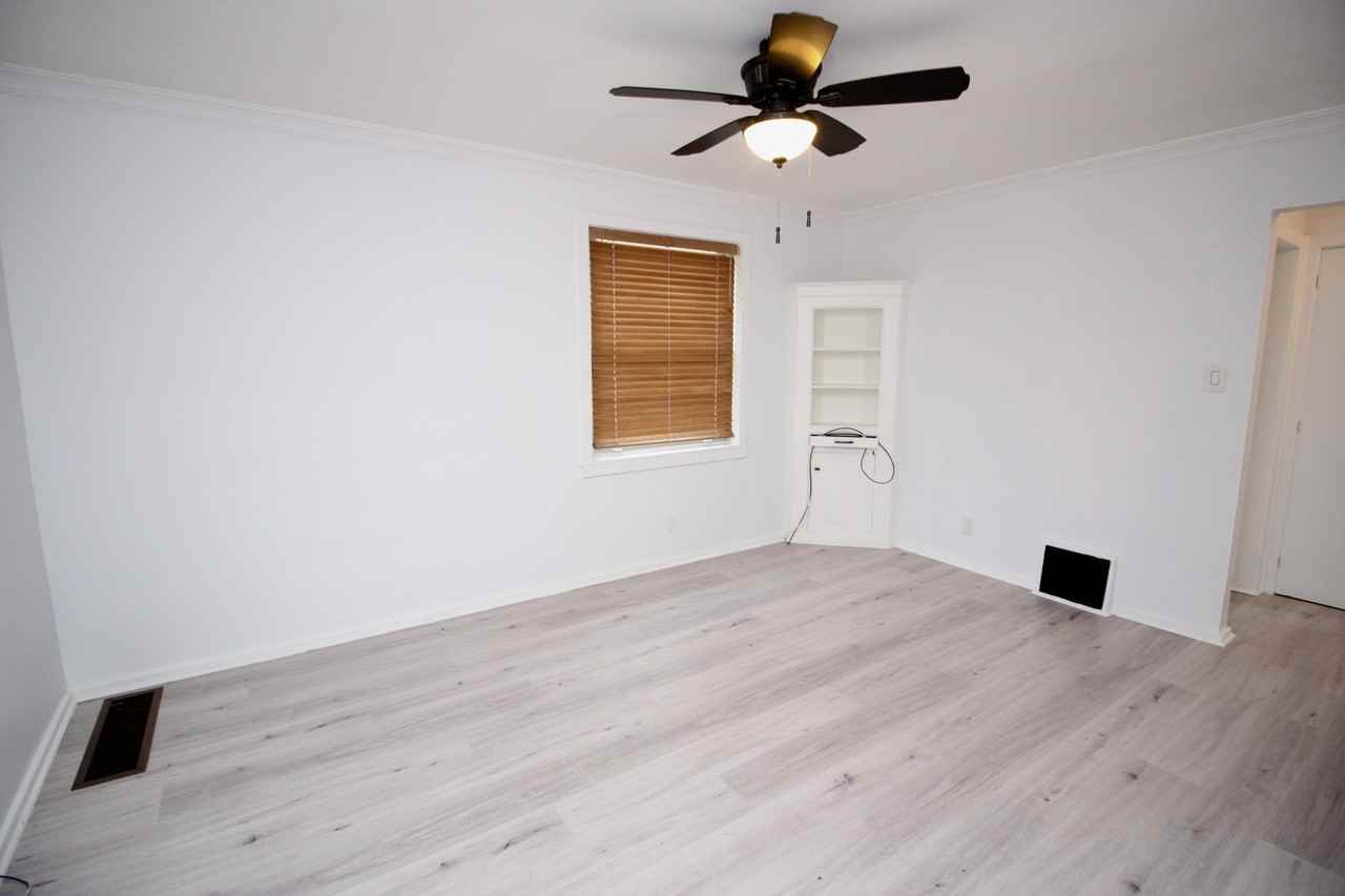 86 Argyle Cres #1 - Photo 5 of 15