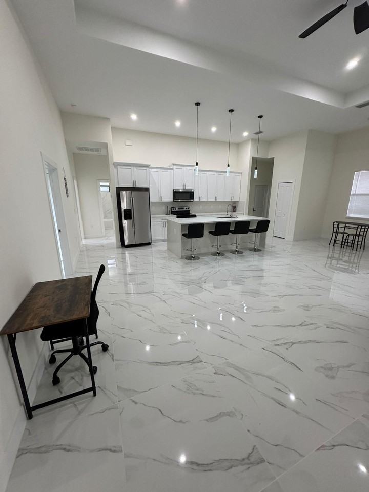 8th St Sw - Photo 2 of 12