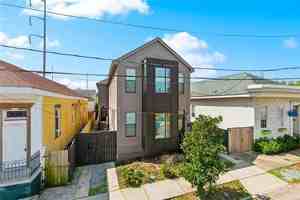 featured image of 2506 Dumaine St