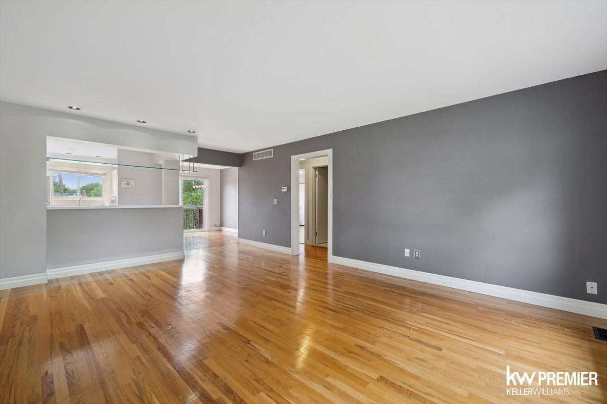 42266 Woodward Ave ##D2 - Photo 2 of 15