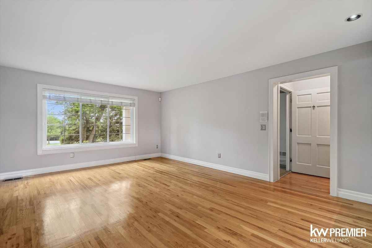 42266 Woodward Ave ##D2 - Photo 3 of 15