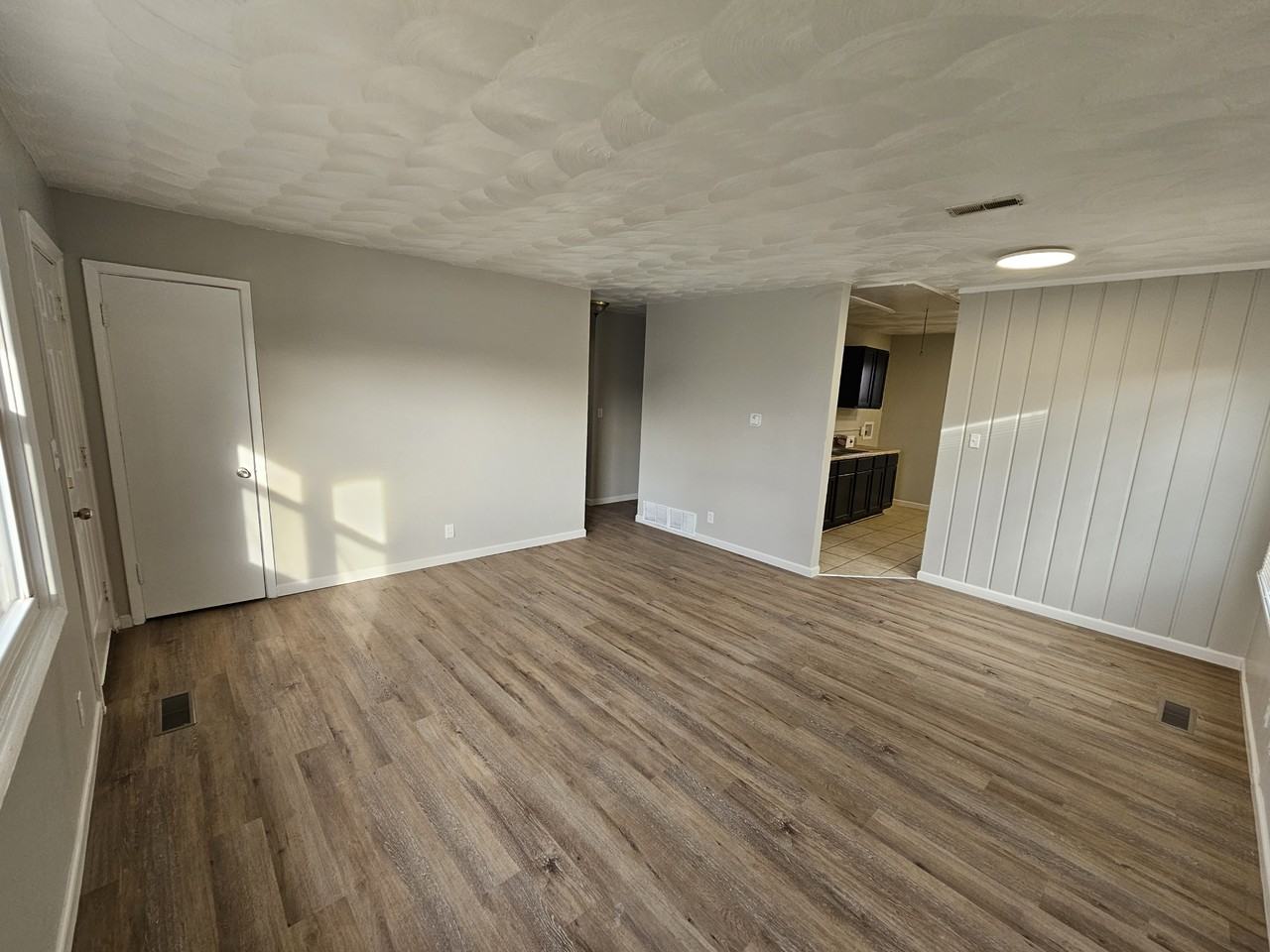 1220 S Livingston St - Photo 3 of 9