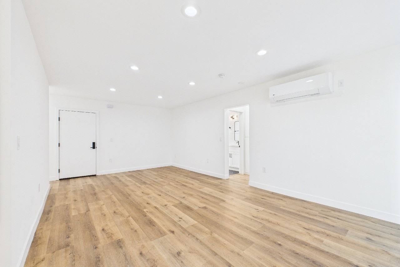 The Stanley Off Sunset - Photo 2 of 34