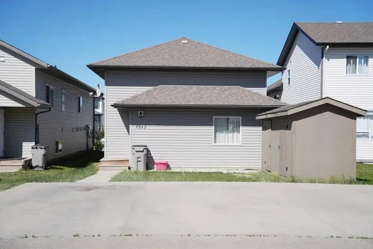 7517 115b St - Photo 2 of 10