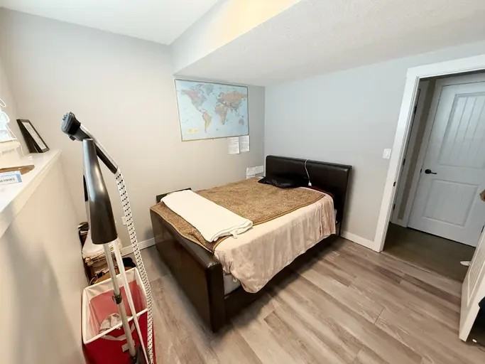 7517 115b St - Photo 3 of 10