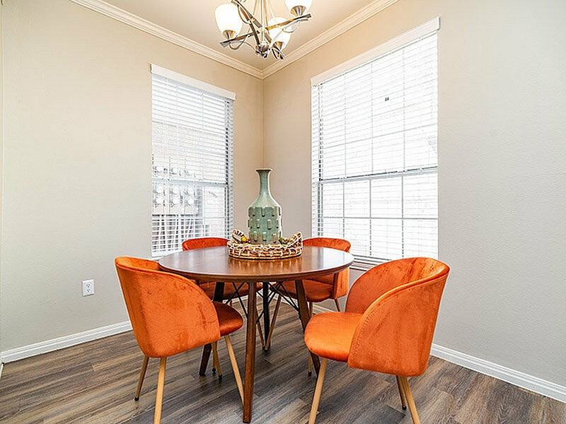 Enclave - Photo 5 of 43