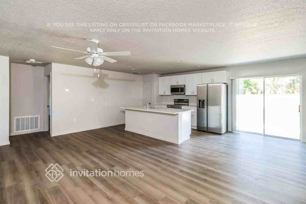 207 Godfrey Rd Se - Photo 3 of 16