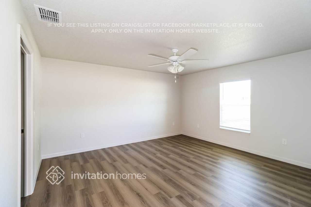 207 Godfrey Rd Se - Photo 7 of 16