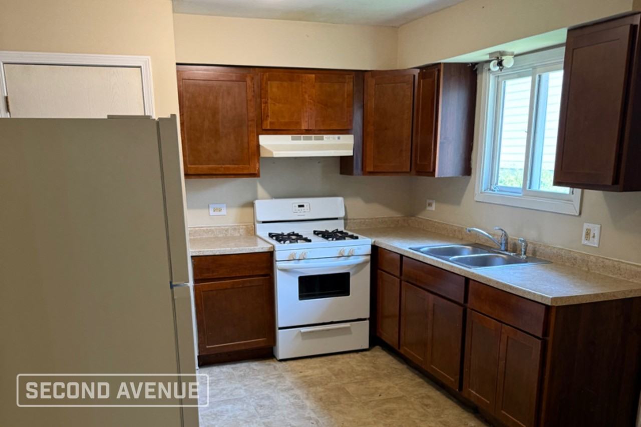 12503 S Winchester Ave - Photo 2 of 16