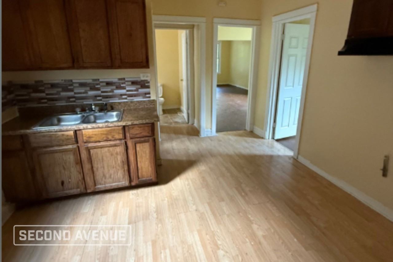 11216 S Stewart Ave - Photo 3 of 11