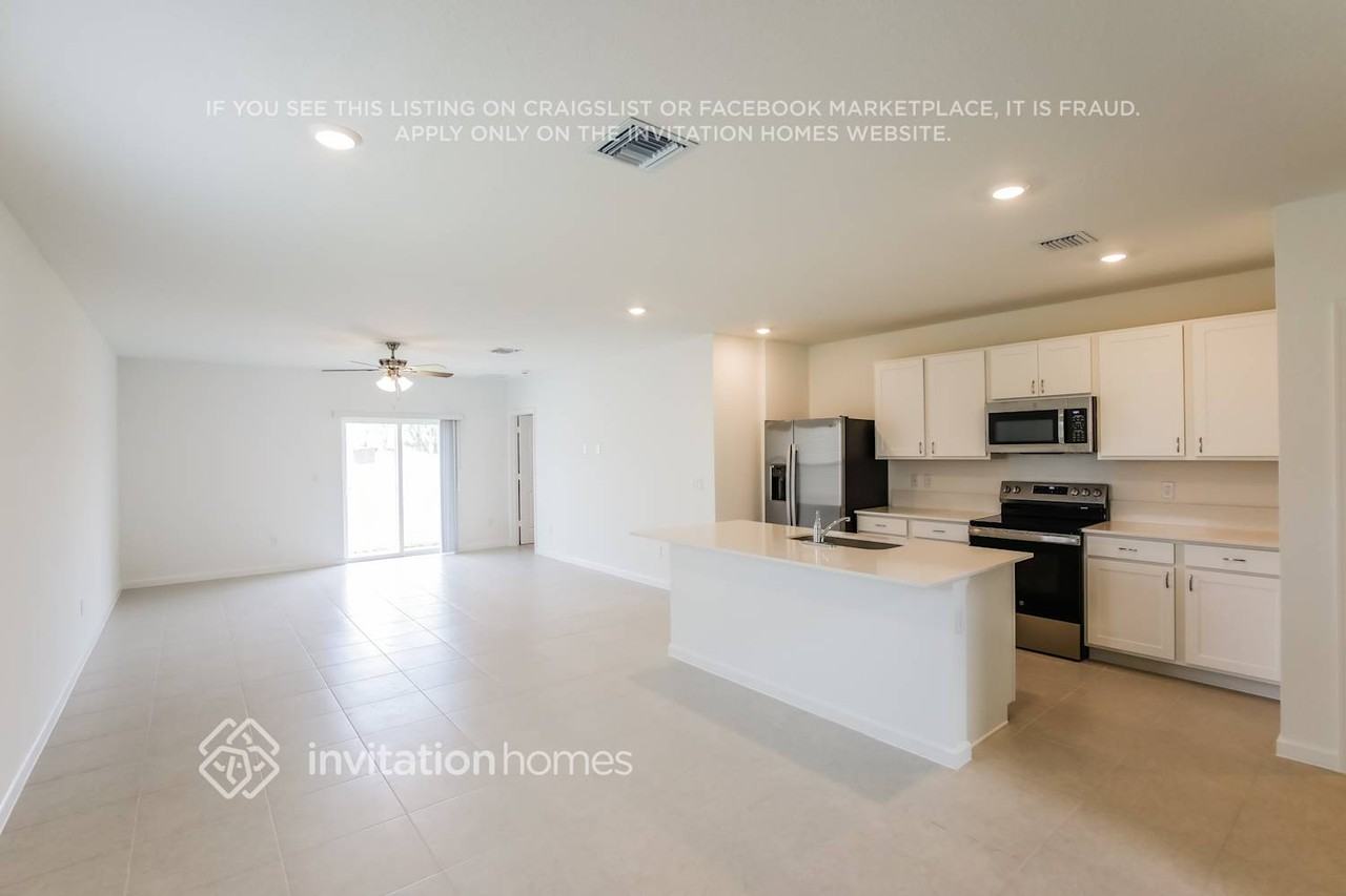 714 Carlyle Way - Photo 4 of 11