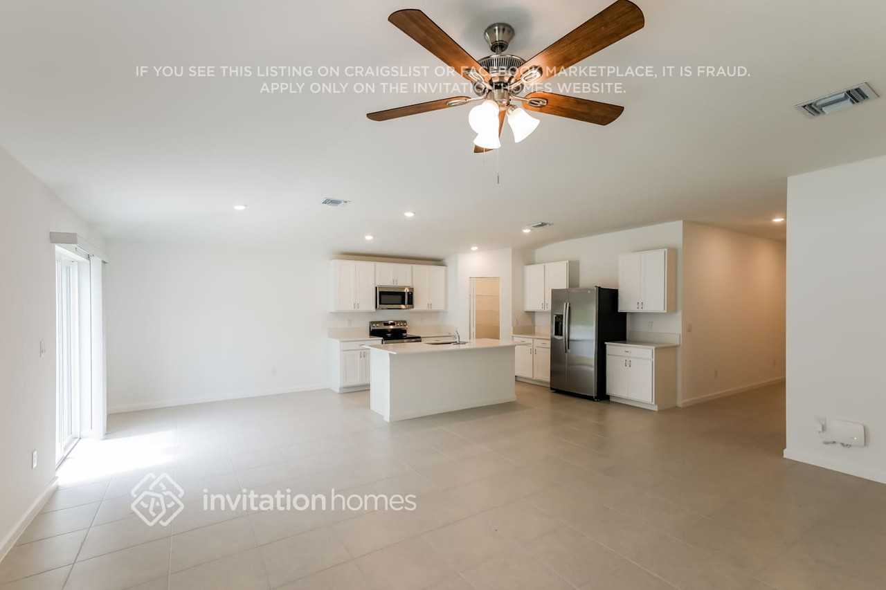 700 Carlyle Way - Photo 3 of 17