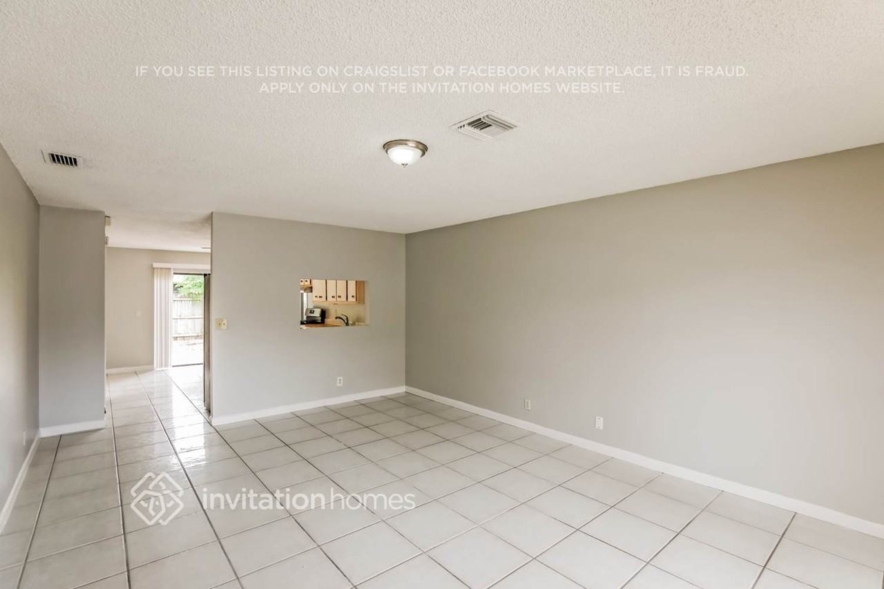 5885 Eddy Ct - Photo 3 of 17