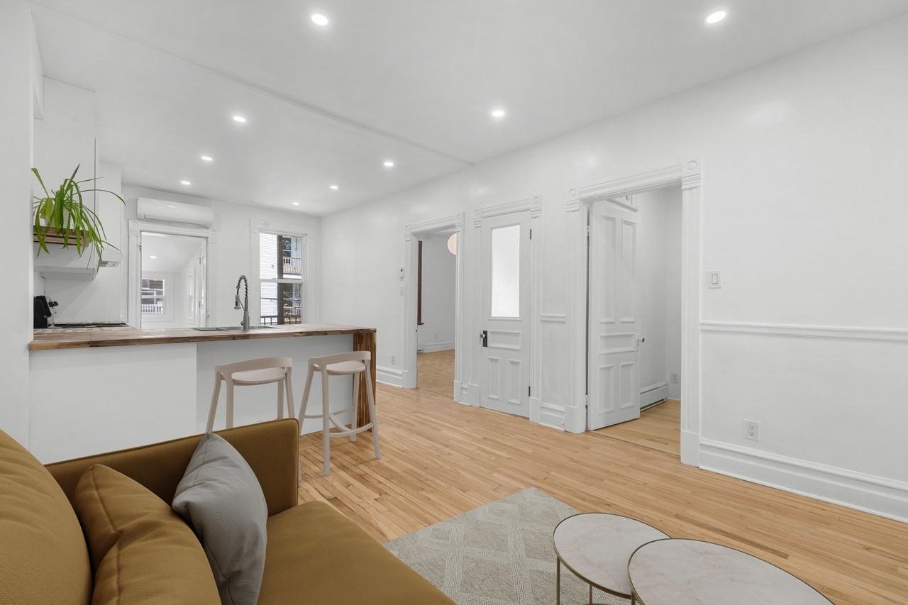 4683 Rue Chabot - Photo 2 of 13