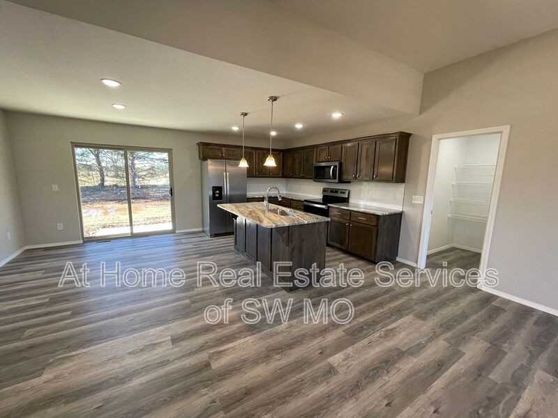 653 S Southgate - Photo 3 of 13