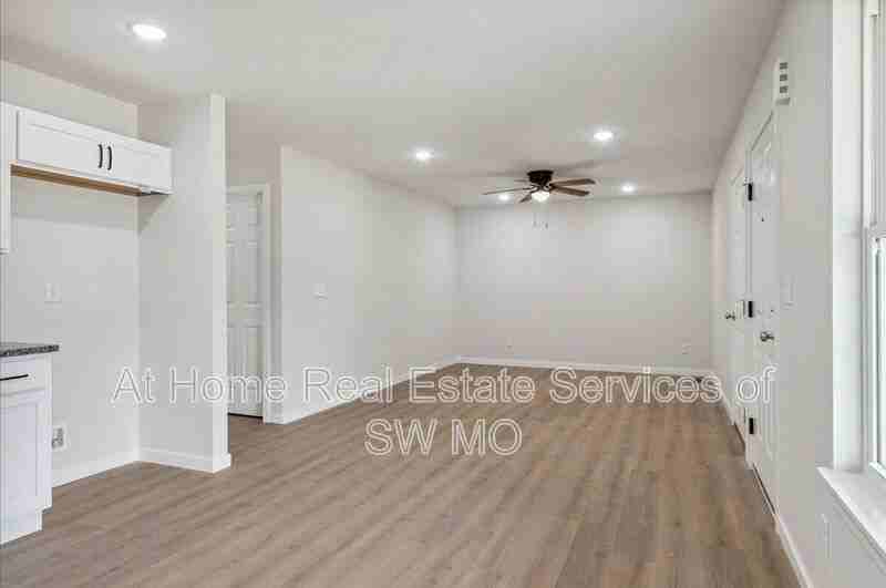 1052 S Overhill Ave - Photo 2 of 10