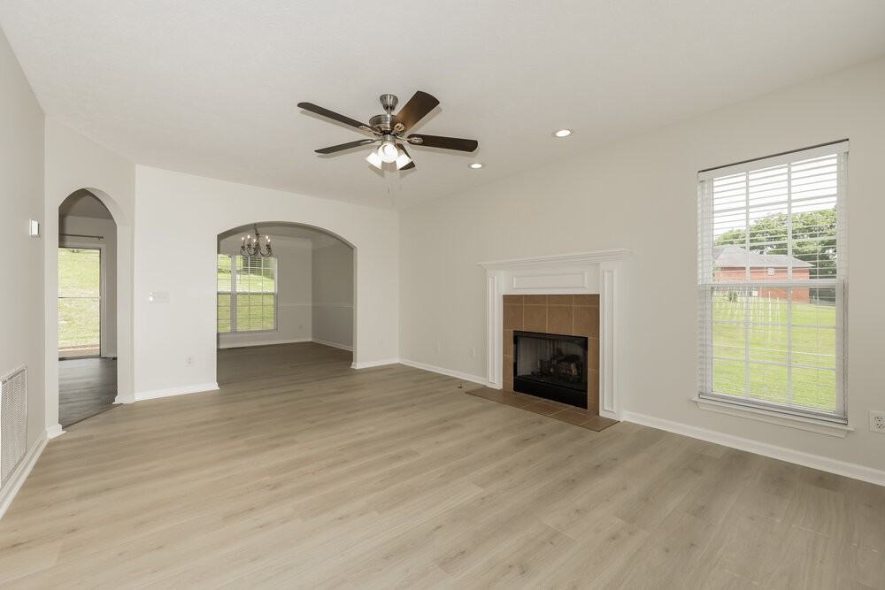 102 Polk Ct - Photo 4 of 17