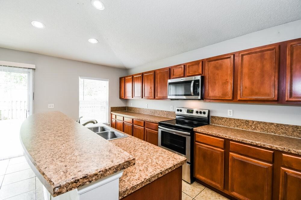 2285 Brian Lakes Dr E - Photo 7 of 15