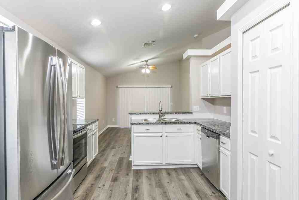 3027 Eagle Crossing Dr - Photo 5 of 14