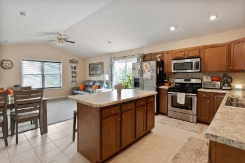 2550 60th St Se - Photo 2 of 10