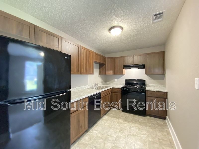 2716 Wolfe St - Photo 3 of 11