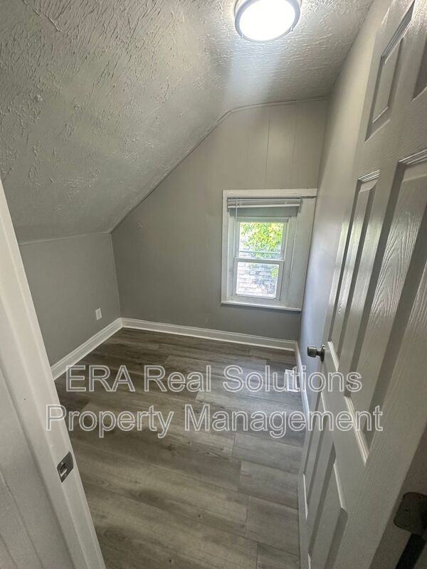 1082 E 16th Ave - Photo 3 of 21