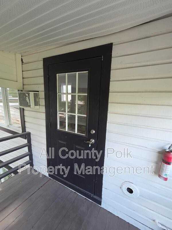 838 1/2 E Orange St - Photo 3 of 9