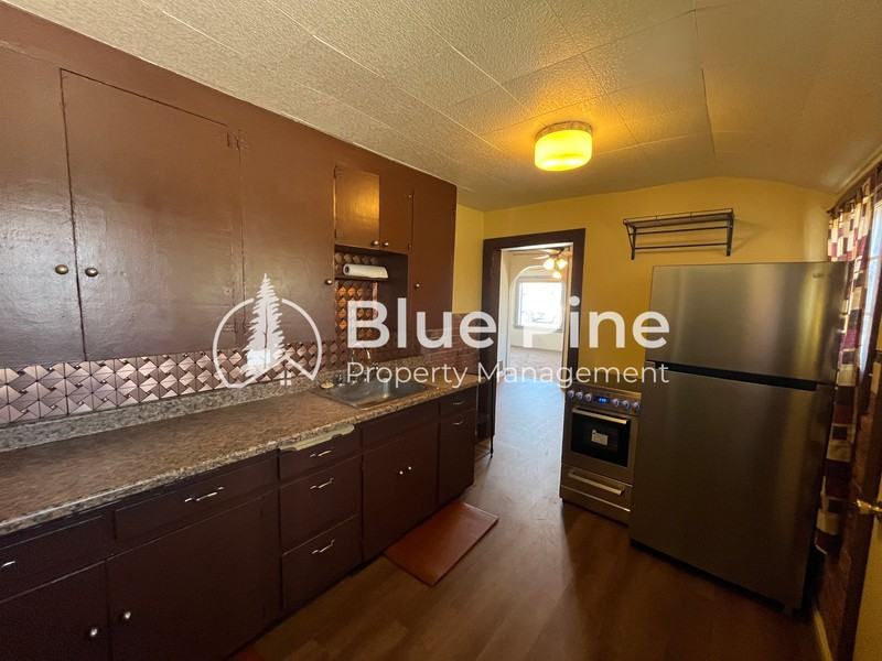 498 E 17th St - Photo 5 of 18
