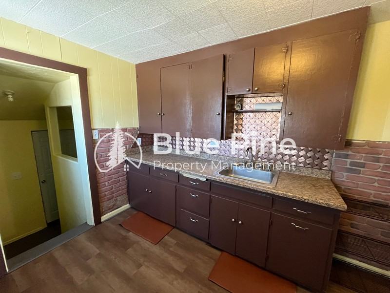 498 E 17th St - Photo 6 of 18
