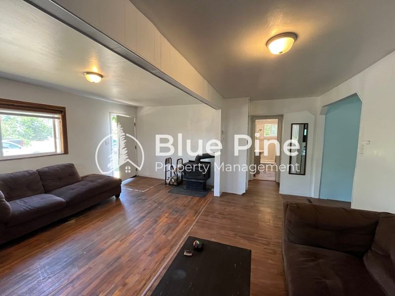 11788 Eastnorth - Photo 3 of 10