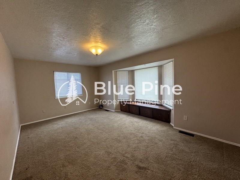 2298 Horizon Dr - Photo 5 of 13